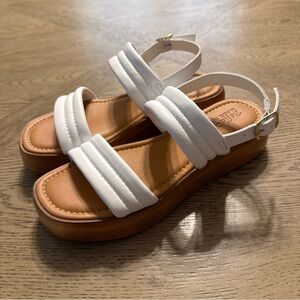 Bella Vita NWOB Women's Ode-Italy Flat Platform Sling Sandals White Size 7.5N